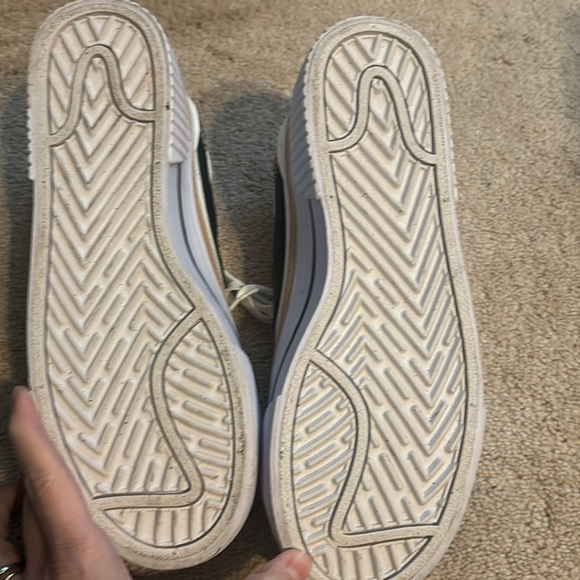 Cute Nike shoes size 7 - Picture 3 of 3